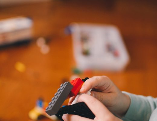 Top 10 Online LEGO Classes your Kids will Love | ReneeatGreatPeace.com #LEGOBricks #LEGOlearning #STEM #schoolathome #homeschool #ihsnet