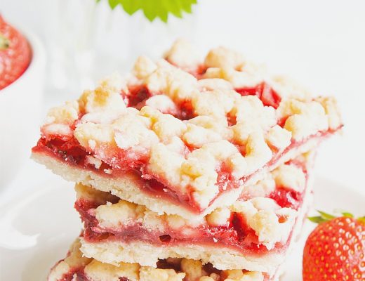 Healthy + Delicious + Low-carb Strawberry Crumb Bars | A recipe for low-carb strawberry crumb bars with sweet, and crumbly goodness. | Renée at Great Peace #strawberries #summerdesserts #summerrecipes #strawberryrecipe #lowcarb #mealplanning