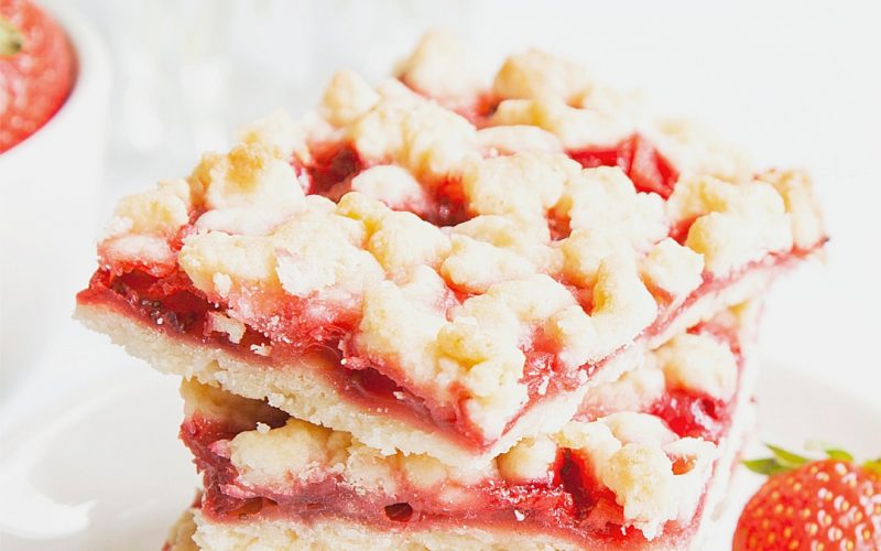 Healthy + Delicious + Low-carb Strawberry Crumb Bars | A recipe for low-carb strawberry crumb bars with sweet, and crumbly goodness. | Renée at Great Peace #strawberries #summerdesserts #summerrecipes #strawberryrecipe #lowcarb #mealplanning