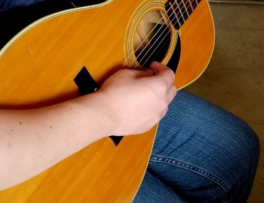 Easy way to Teach Guitar in Homeschool | Renée at Great Peace #homeschoolmusic #homeschool #musicinhomeschool #guitar #guitarlessons #ihsnet