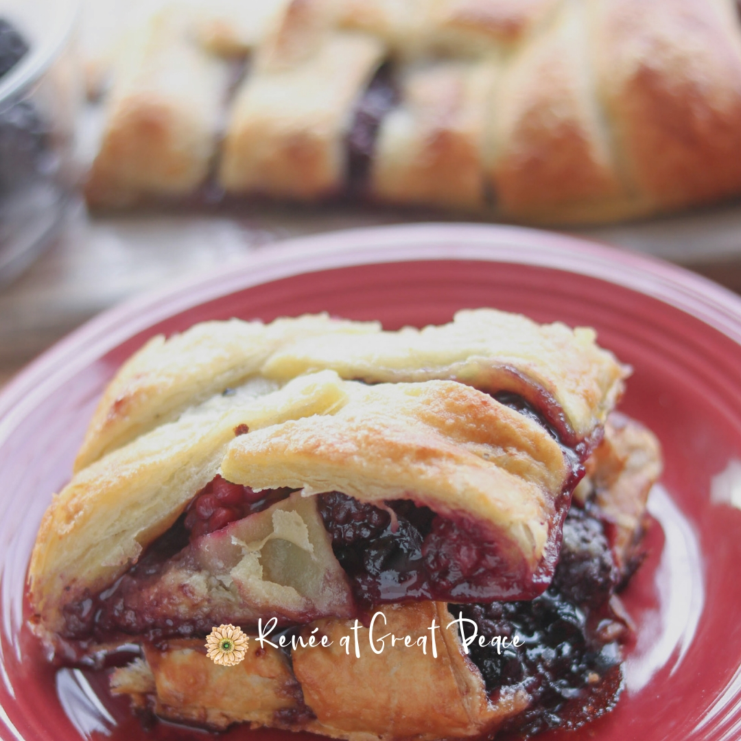 Fresh & Sweet Blackberry Strudel Recipe for a Delectable Family Breakfast Idea | Renée at Great Peace #mealplanning #breakfastideas #family