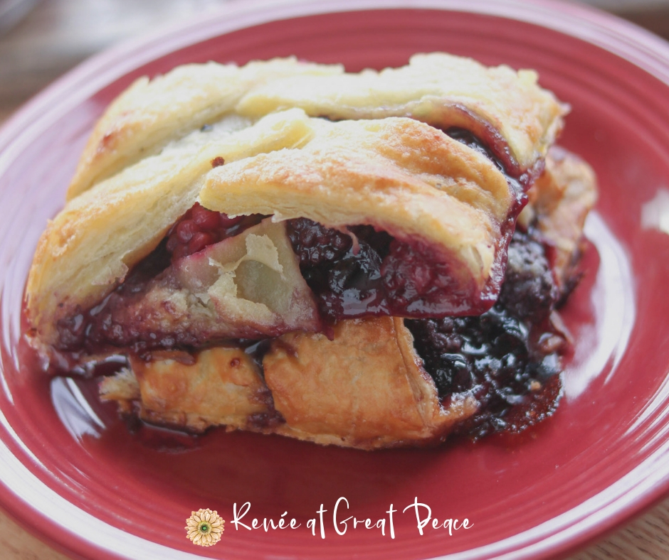 Fresh & Sweet Blackberry Strudel Recipe for a Delectable Family Breakfast Idea | Renée at Great Peace #mealplanning #breakfastideas #family