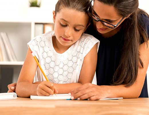 Simple Tips to Get Started Homeschooling | Great Peace Living #homeschooling #homeschool #homeschoolmoms #howtohomeschool #ihsnet