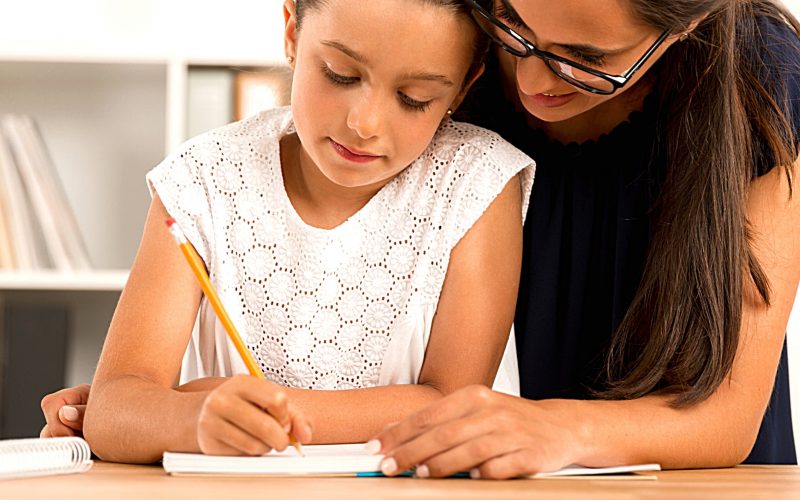 Simple Tips to Get Started Homeschooling | Great Peace Living #homeschooling #homeschool #homeschoolmoms #howtohomeschool #ihsnet