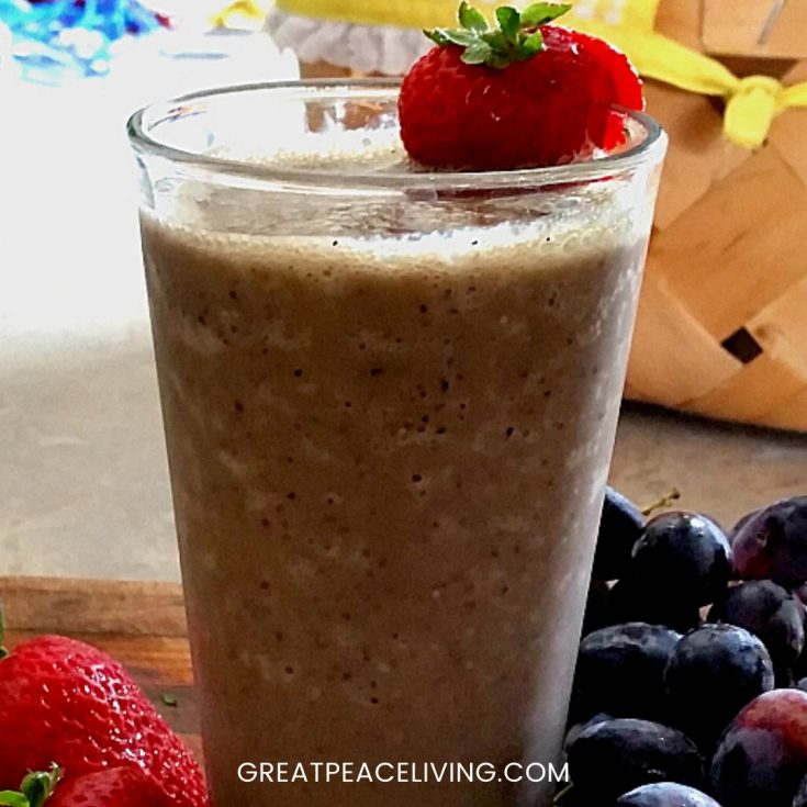 Strawberry and Grape Smoothie Recipe | Great Peace Living #smoothies #strawberries #grapes #mealplanning #breakfast #lunch